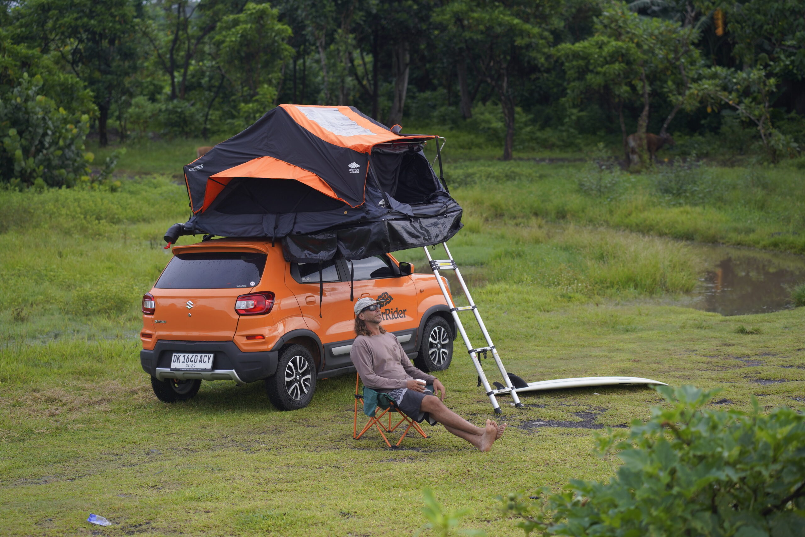 Rooftop tent open
